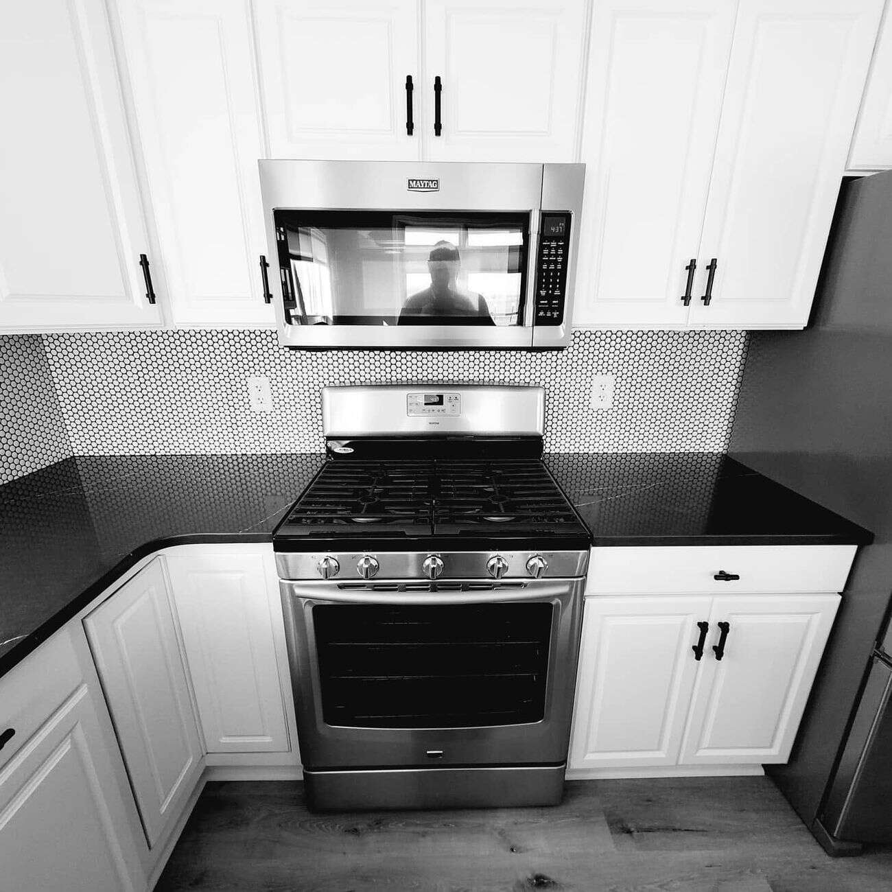Kitchen with white penny-round backsplash and dark quartz counters