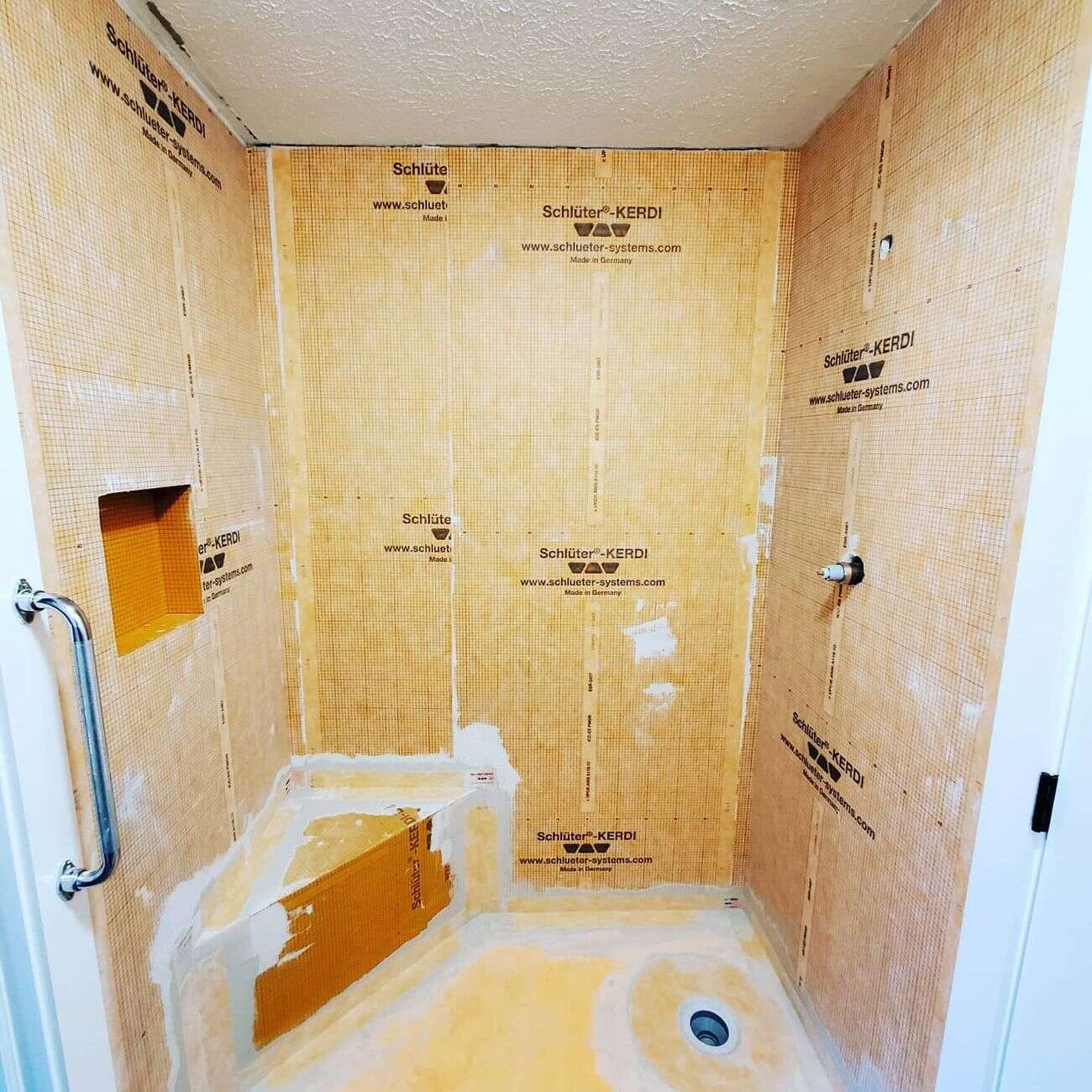Shower with waterproofing membrane before tile